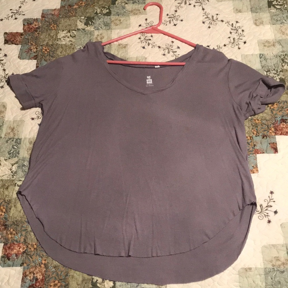 V neck curved bottom tee